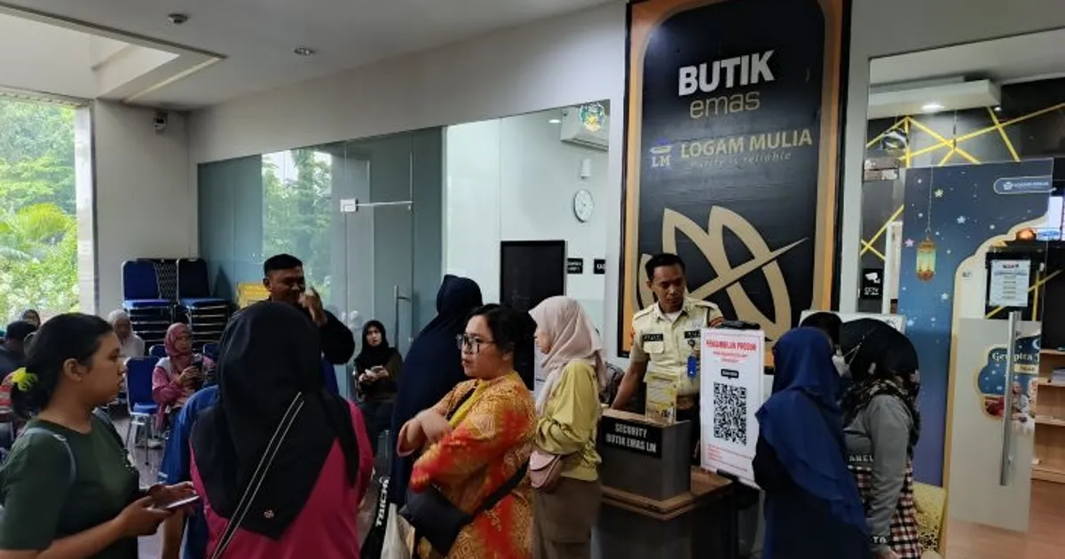 Emas Batangan Diburu, Butik Emas Antam Diserbu Pembeli
